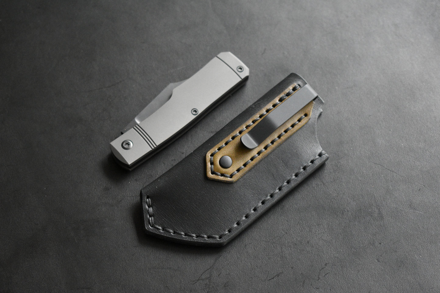 The ROGUE XL V4 | Titanium Clip Pocket Slip - Black & OD Green Leather