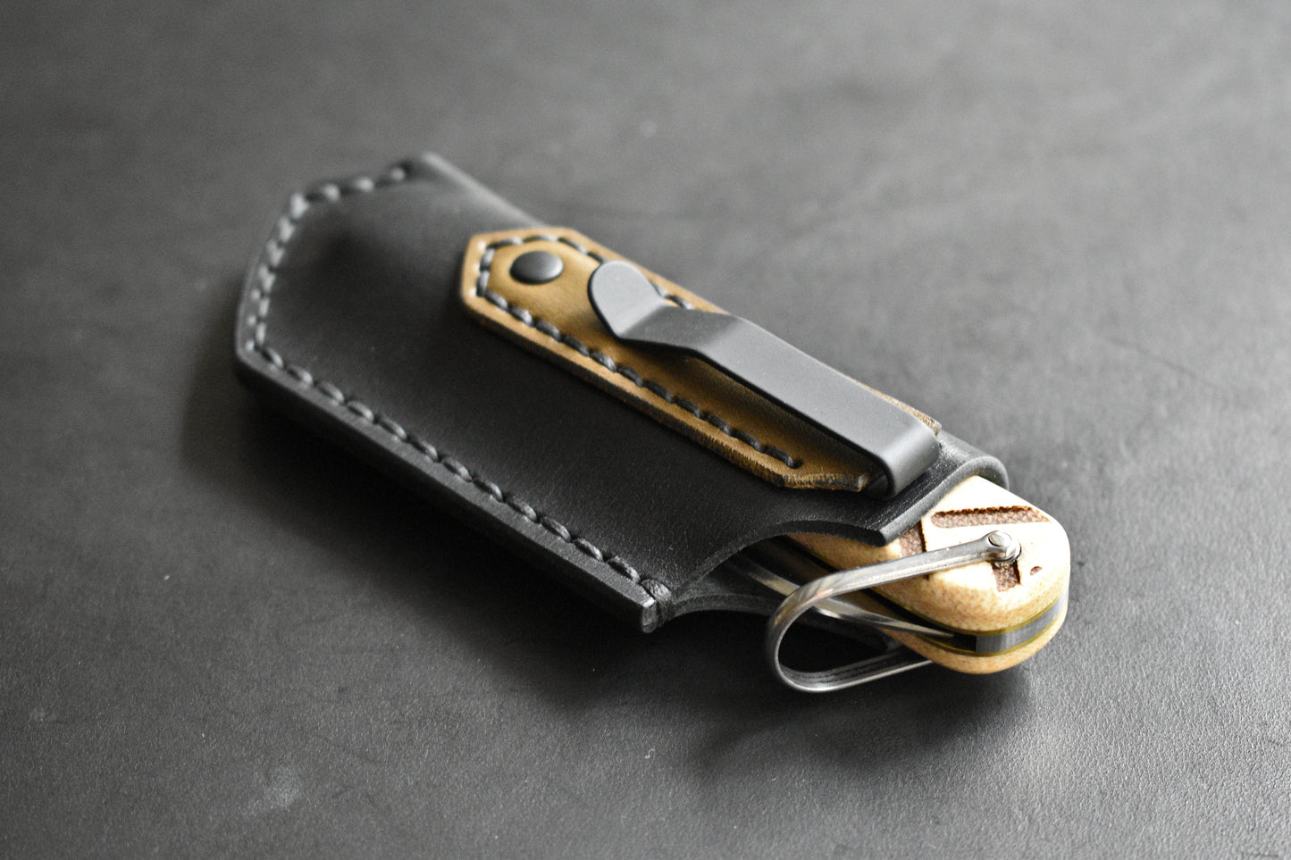 The ROGUE XL V4 | Titanium Clip Pocket Slip - Black & OD Green Leather