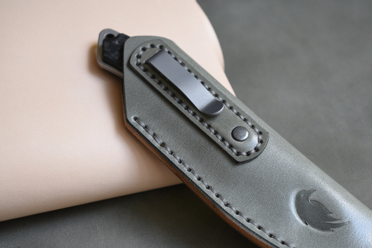 Griffin Co. Scout 2.5 | Premium Custom Leather Pocket Sheath, Titanium Clip, Grey